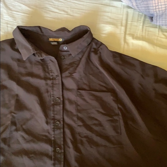 Loose fitting black button down crop - Picture 4 of 4